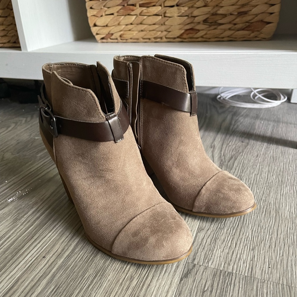 Carlos Brown/Green Ankle Booties Size 8.5